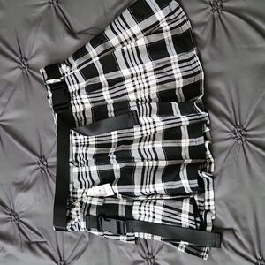 🌸3/$25! Women's plaid pleaded mini skirt with belt and pouch - size large